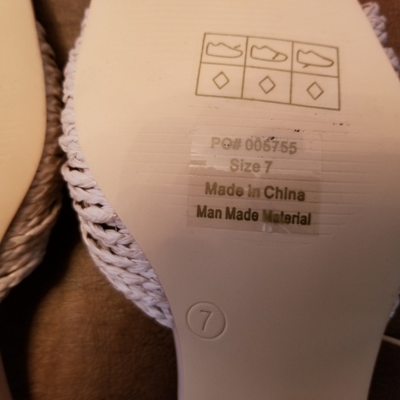 NWT Journee off white Galinda sandals size 7. Beautiful! - Picture 9 of 10